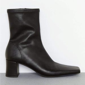 Oak + Fort Square Toed Glove Heeled Boot